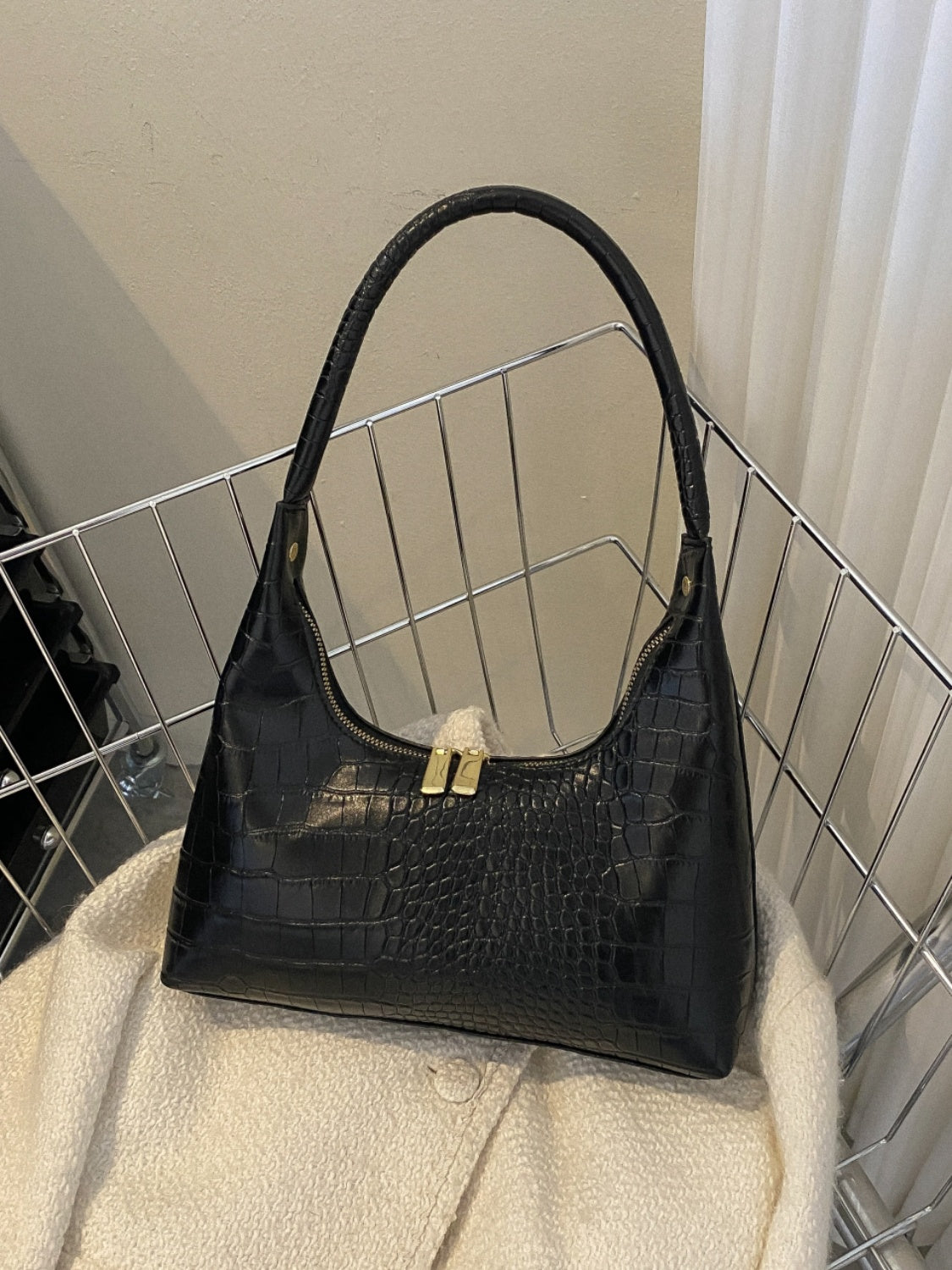 Crocodile Grain Shoulder Bag - felvior
