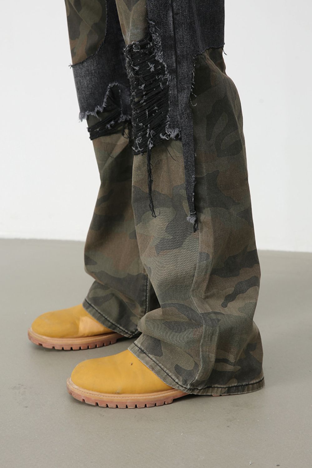 Men's Frayed Hem Camouflage Jeans
