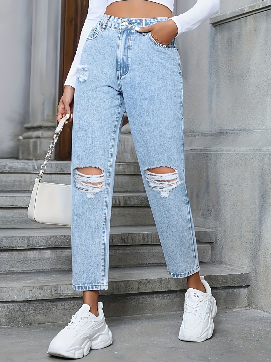 Distressed High Rise Jeans with Pockets - felvior