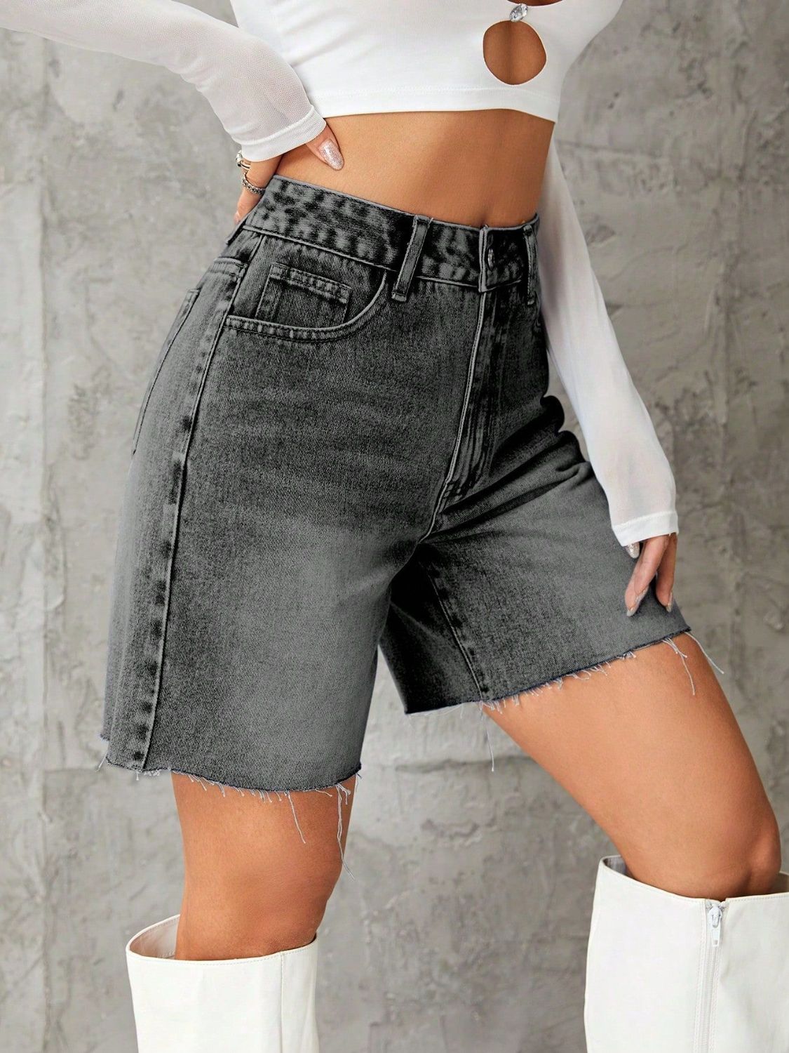 Frayed Hem Denim Shorts - felvior