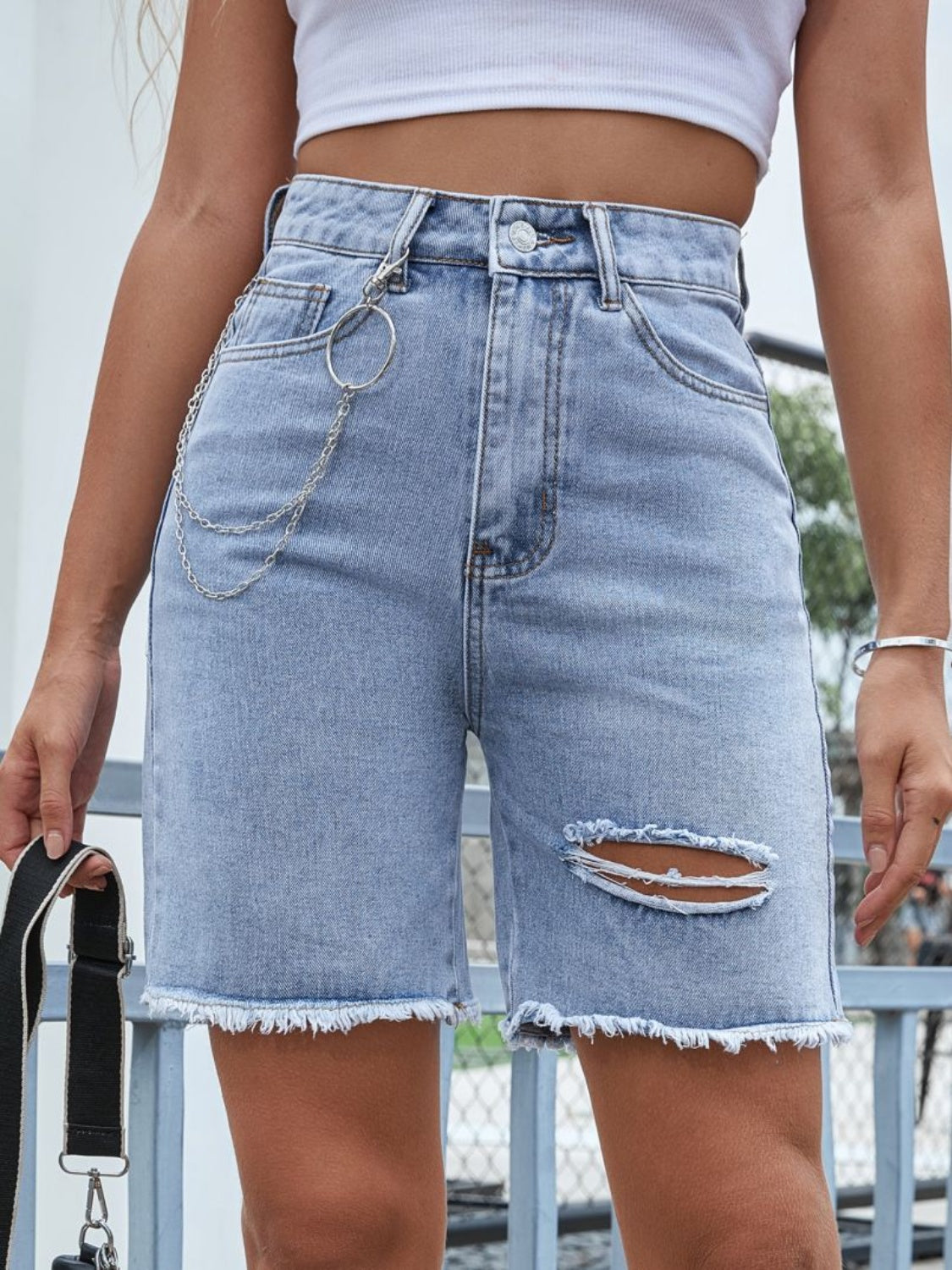 Distressed Raw Hem Denim Shorts - felvior