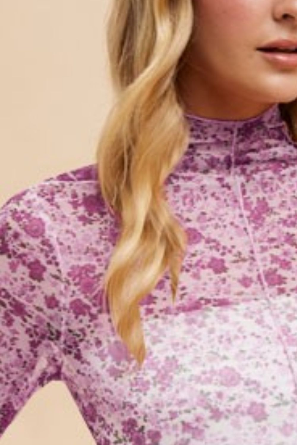 Haut en maille transparente à ourlet fleuri Annie Wear Image secondaire du produit