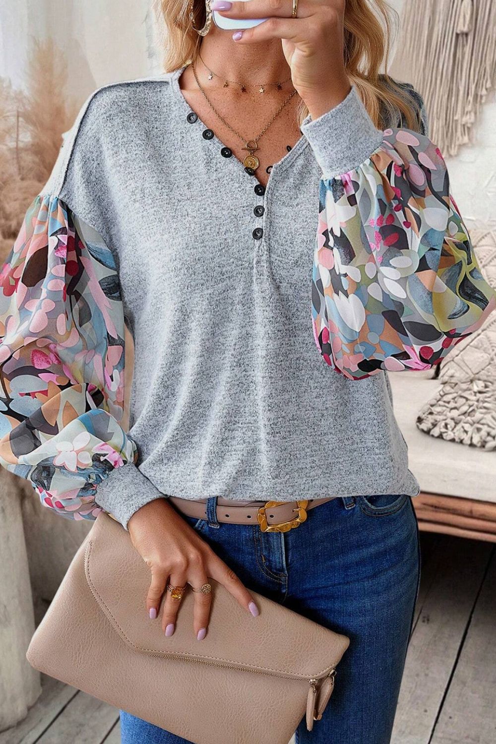 Printed Lantern Sleeve Buttoned V Neck Top Hauptbild