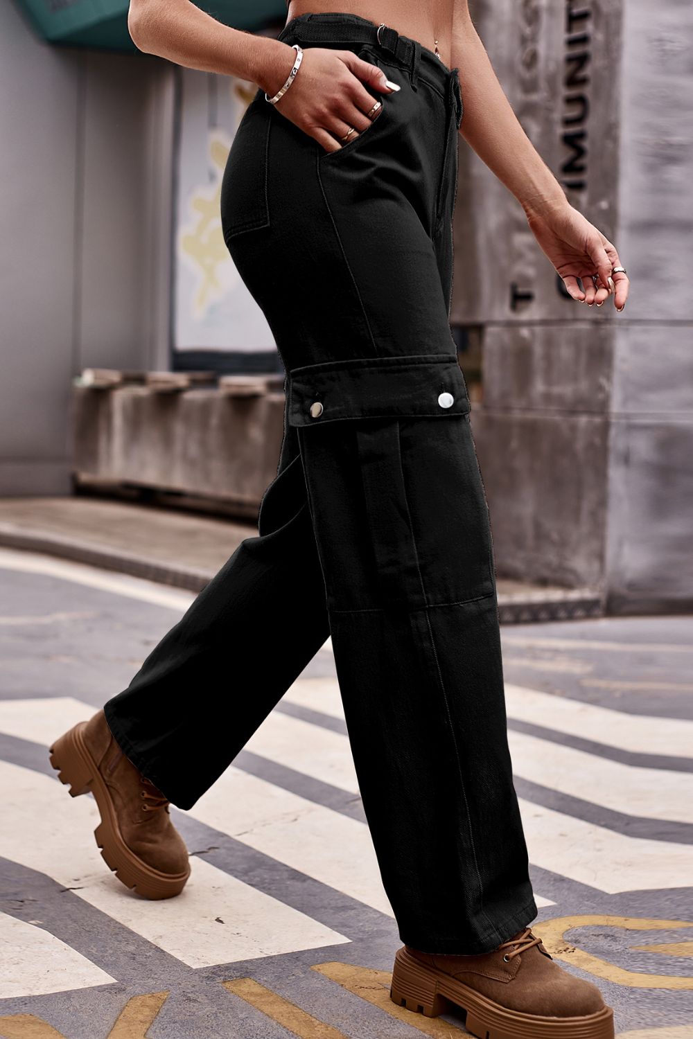 Buttoned Loose Fit Jeans with Pockets - felvior