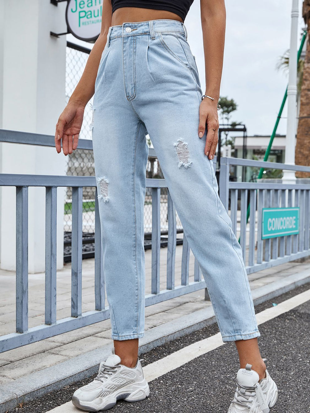 Distressed Straight Jeans with Pockets - felvior