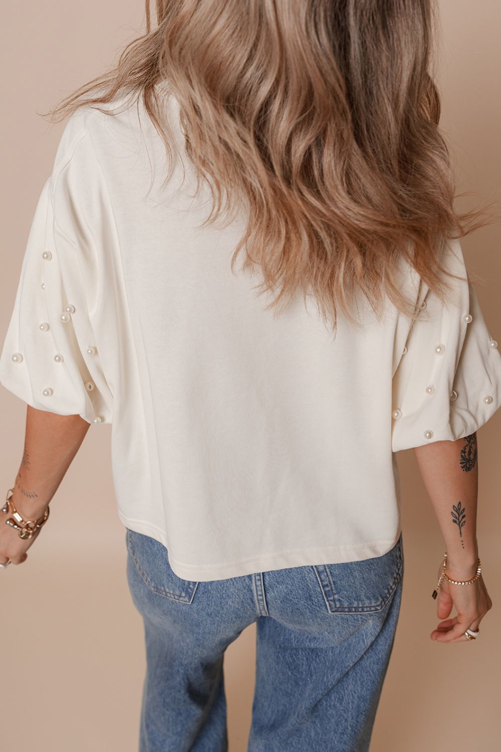 T-Shirt mit Schleife und Perlen-Puffärmeln Zweitbild