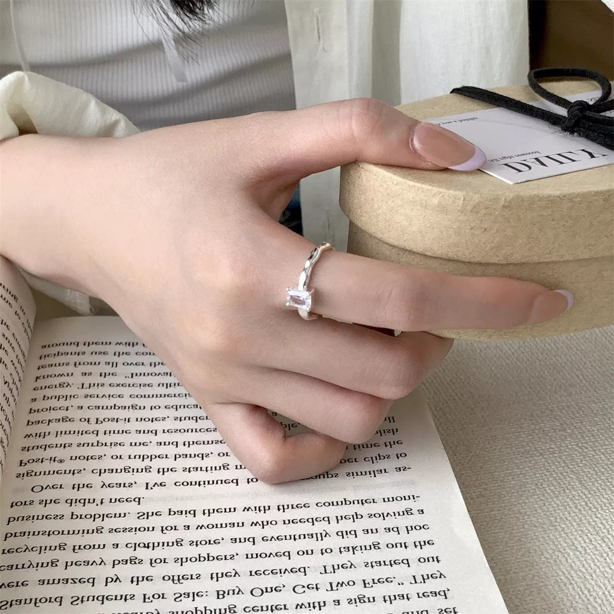 925 Sterling Silver Zircon Geometric Ring Secondary image