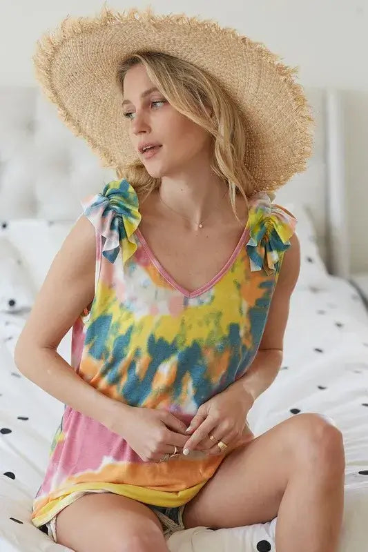 BiBi Circular Tie Dye Knit V Neck Top With Ruffle Image principale du produit