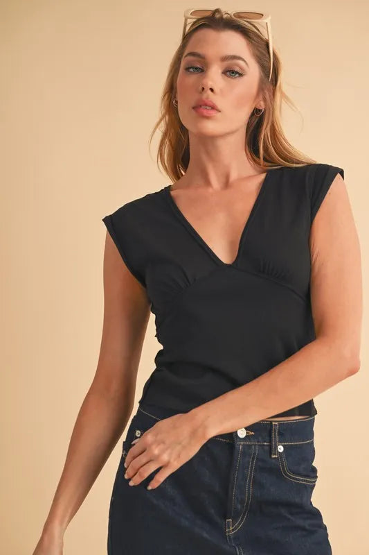 Aemi+Co V-Neck Cap Sleeve Cropped Top - felvior