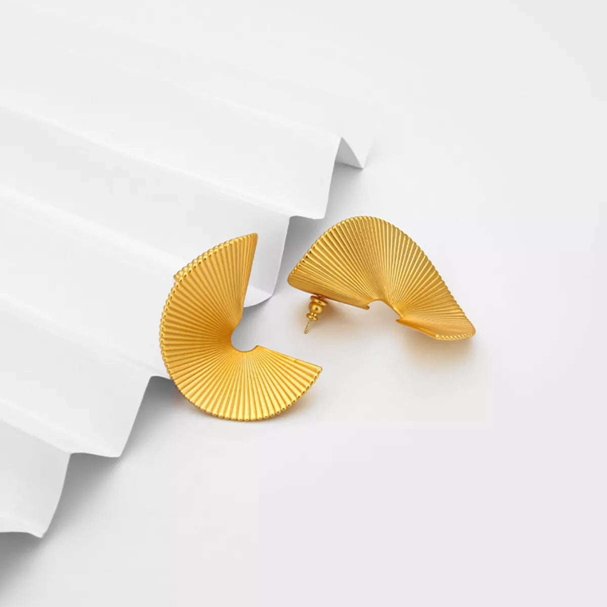 18K Gold-Plated Copper Fan-Shaped Earrings Secondary image