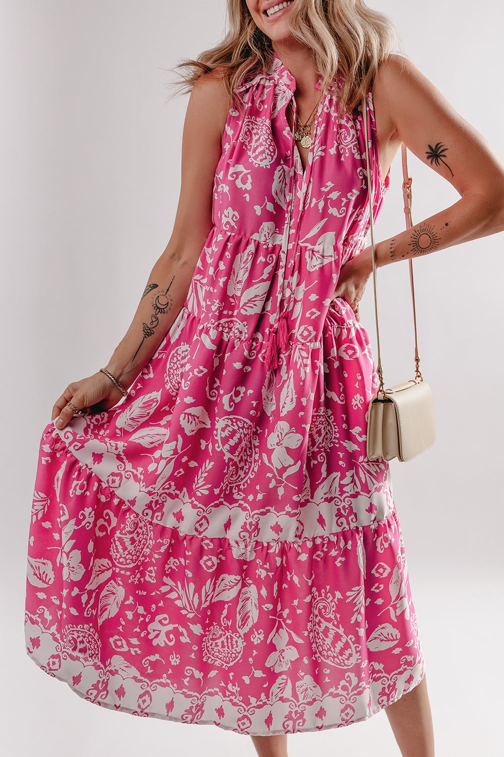 Floral Sleeveless Tasseled Tie Neck Tiered Midi Dress Hauptbild