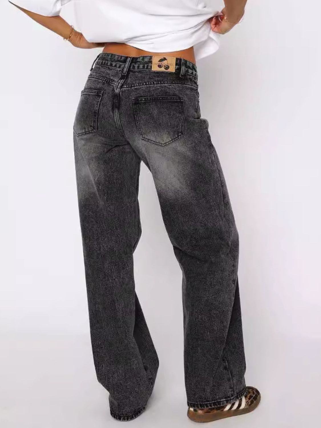 Wide Leg Jeans with Pockets - felvior