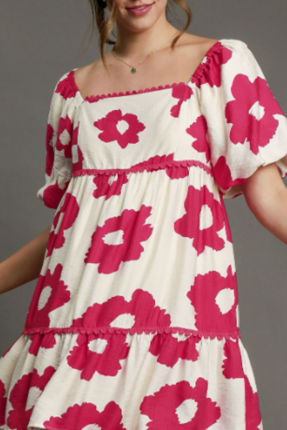 Robe courte à manches courtes et imprimé floral contrasté Umgee, grande taille Image secondaire du produit