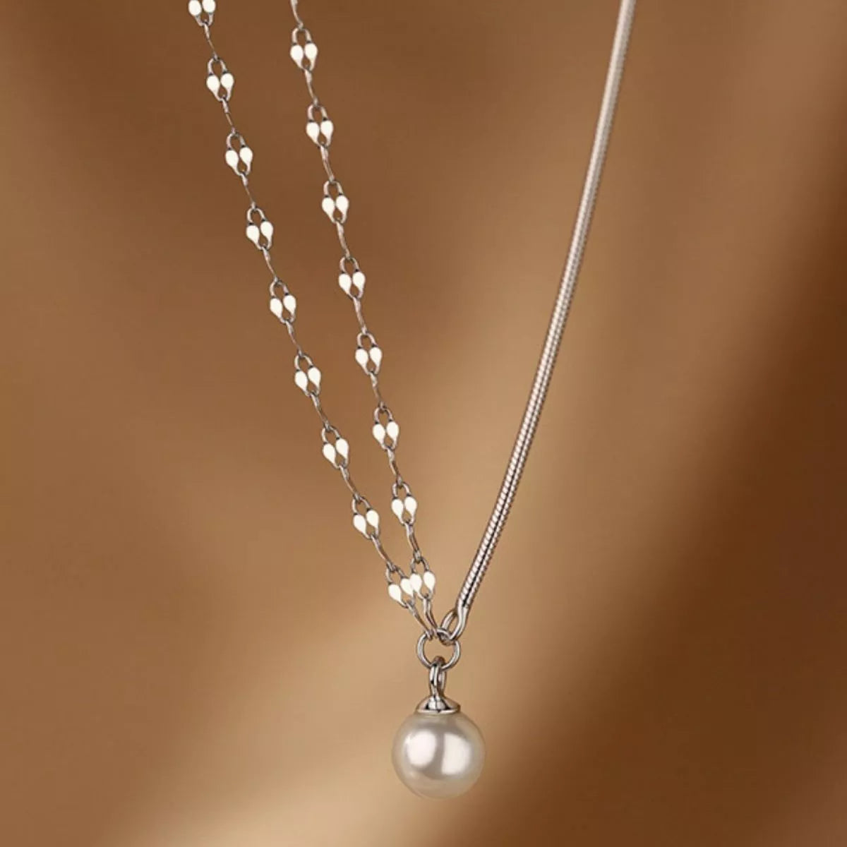 Pearl Pendant Layered Necklace Secondary image