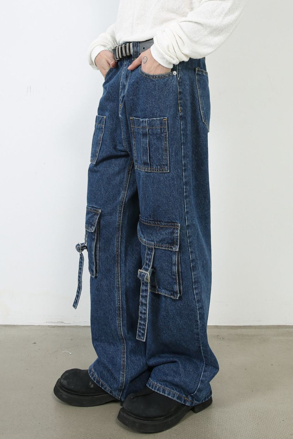 Men's Mid Rise Jeans with Cargo Pockets Zweitbild