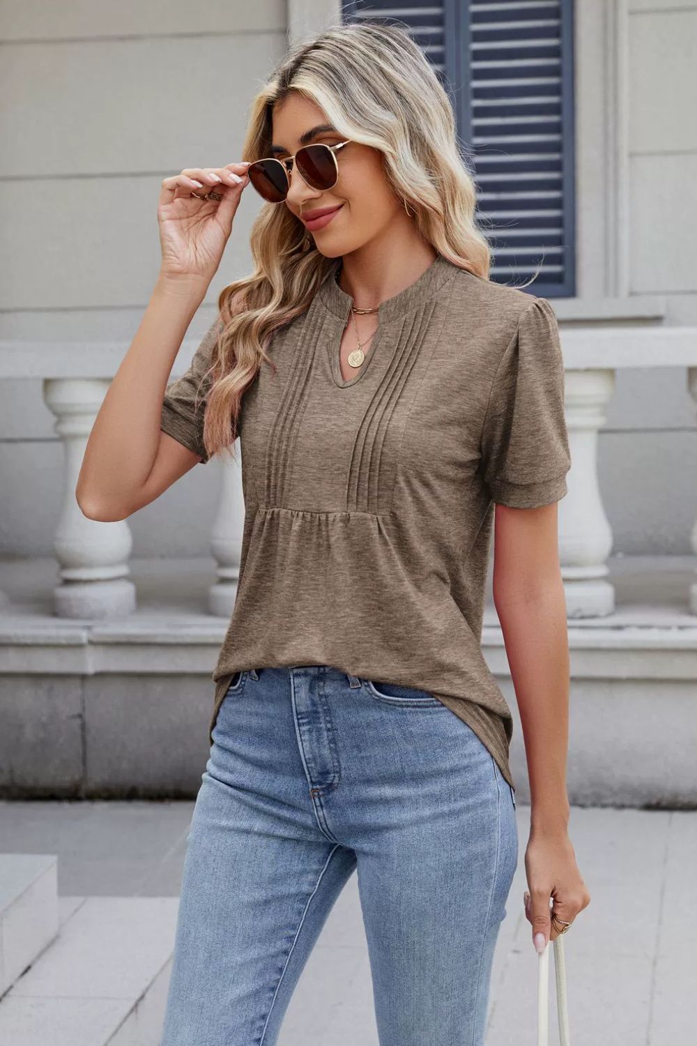 Notched Short Sleeve Top Hauptbild