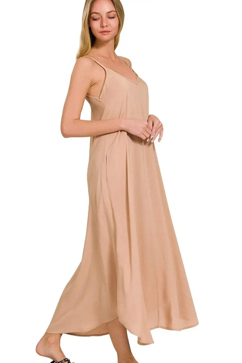 Zenana Woven Arc Hem Cami Dress With Flowy Pockets Hauptbild