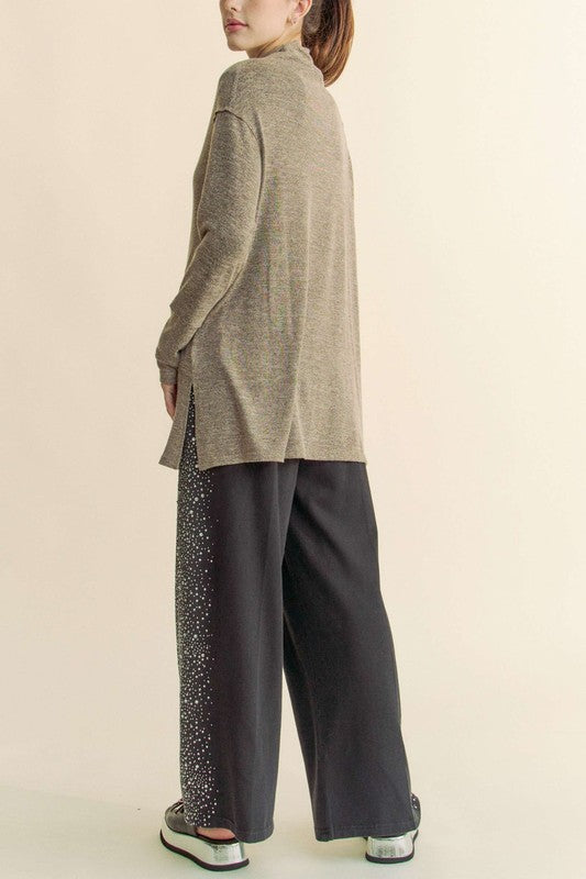 Davi & Dani Slit Mock Neck Long Sleeve Top - felvior