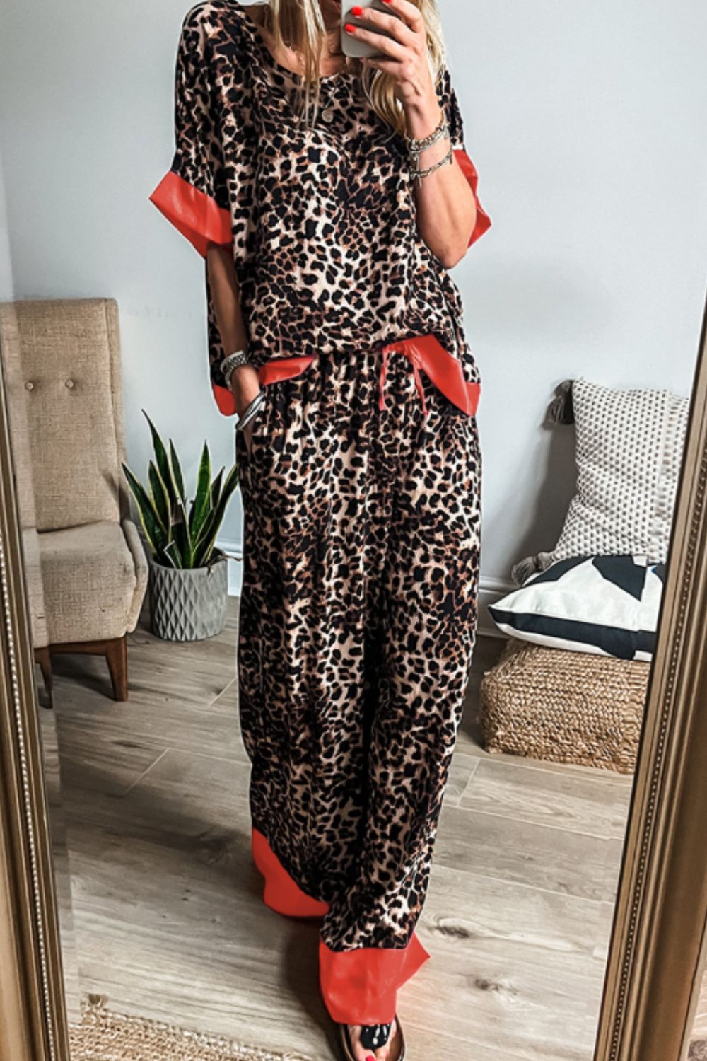 Contrast Trim Leopard Round Neck Top and Pants Lounge Set Hauptbild