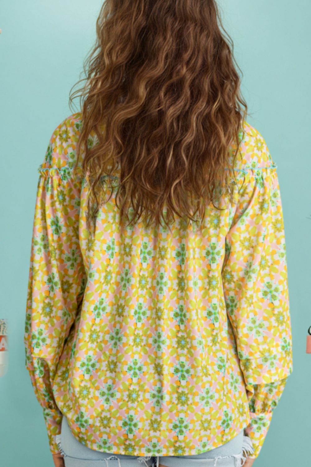 Chemisier à manches longues et col à volants imprimé Image secondaire du produit