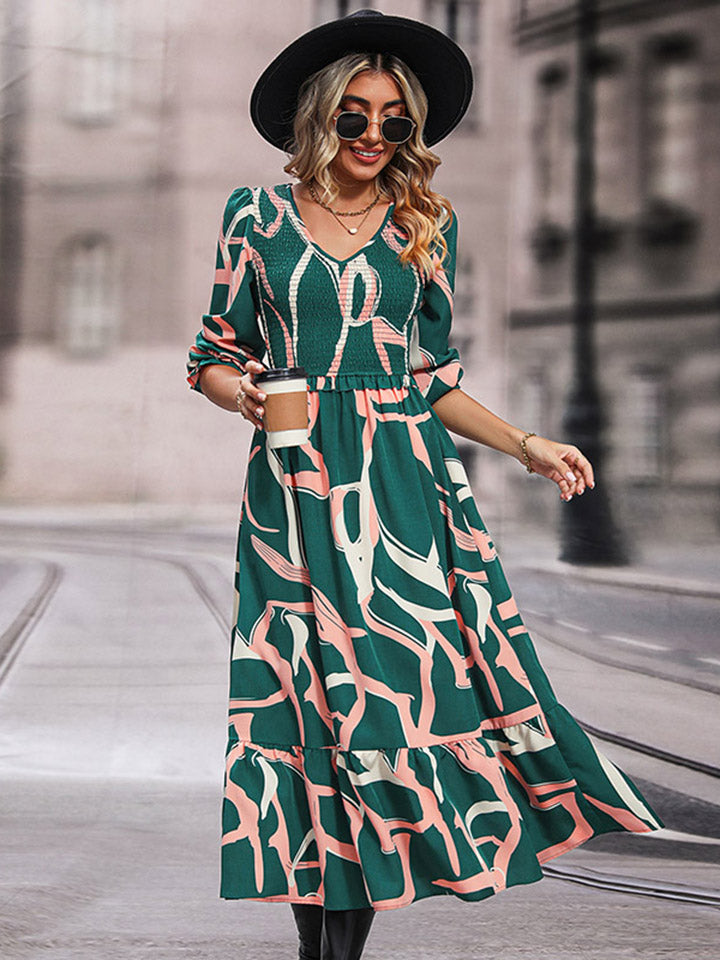 Perfee Printed Smocked V-Neck Three-Quarter Sleeve Midi Dress Hauptbild