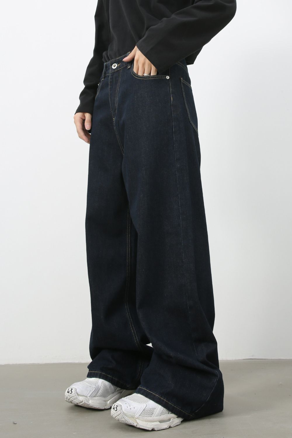 Men's Wide Leg Jeans with Pockets