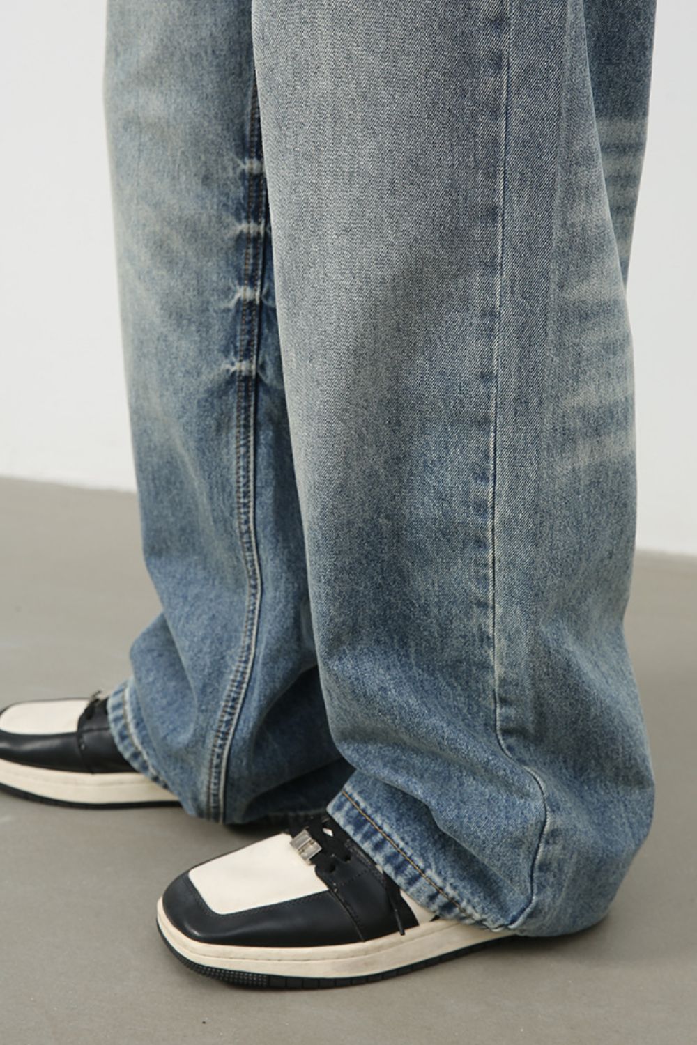 Men's Wide Leg Jeans with Pockets