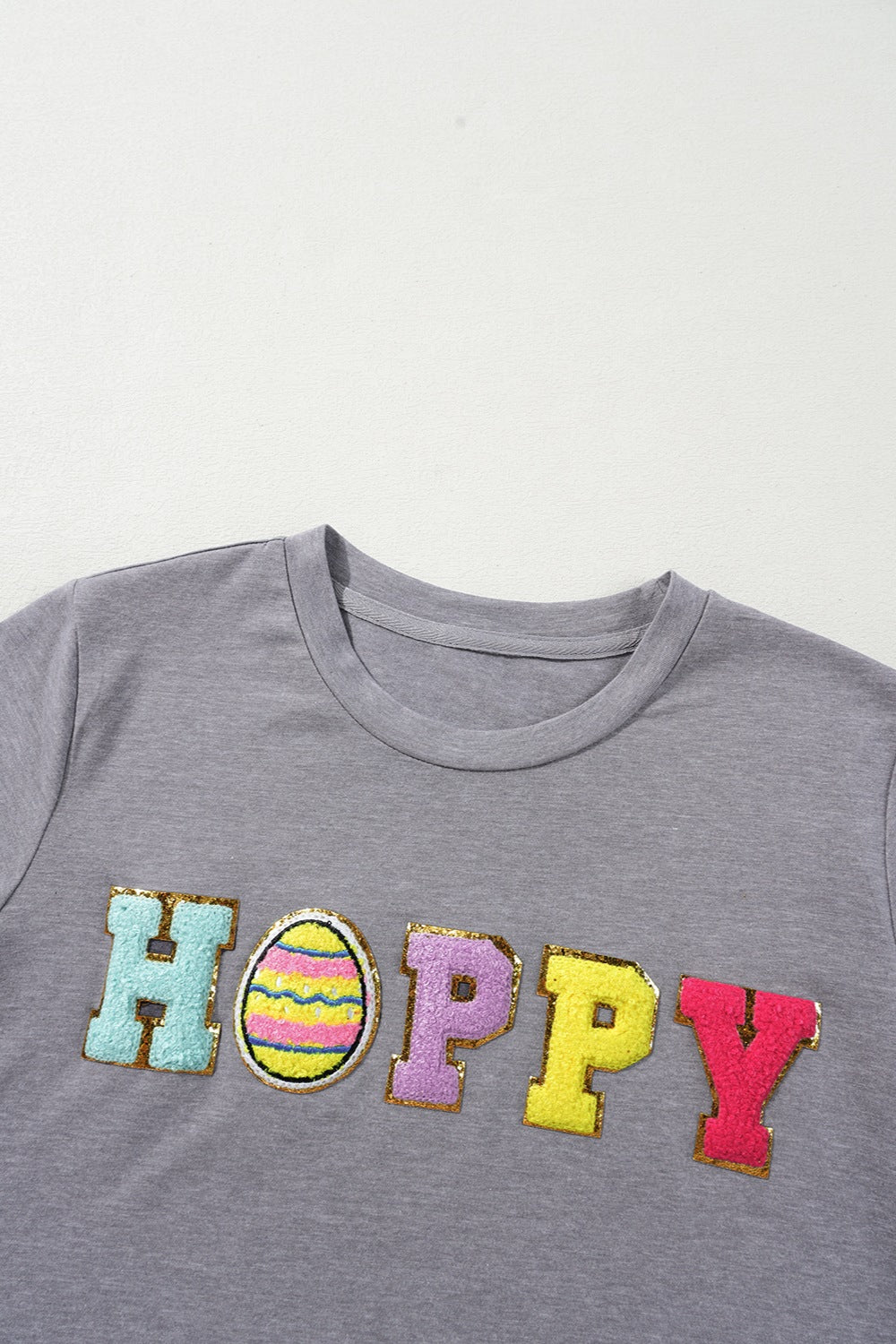HOPPY Chenille Patch Round Neck Short Sleeve T-Shirt