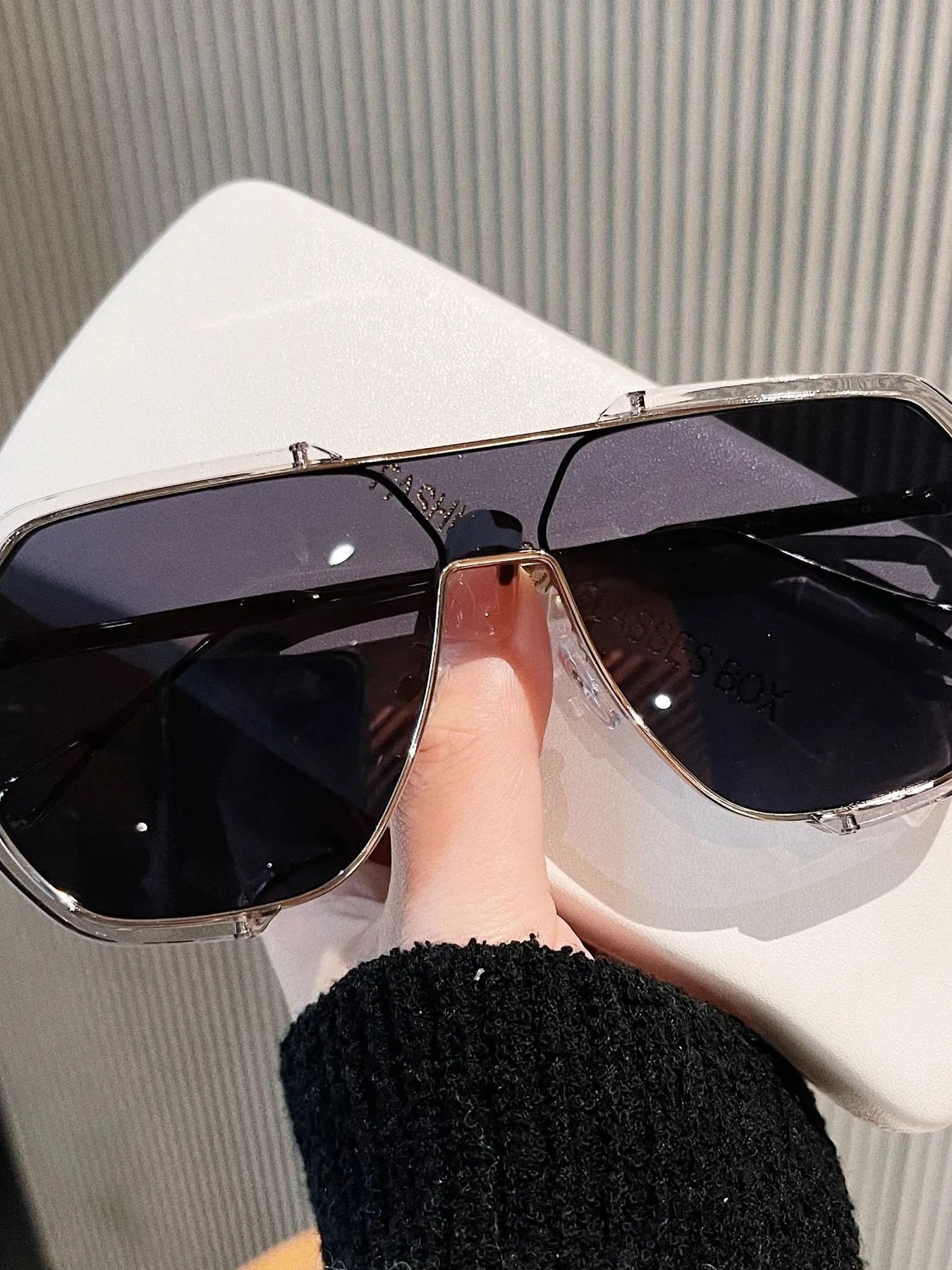 UV Protection Oversized Sunglasses Secondary image