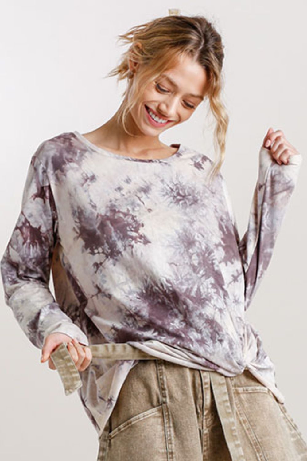 Umgee Full Size Tie Dye Front Gathered Detail Round Neck Long Sleeve T-Shirt Plus Size Image principale du produit