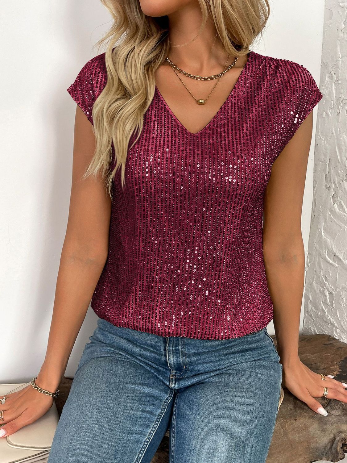 Sequin V-Neck Cap Sleeve Top Image principale du produit