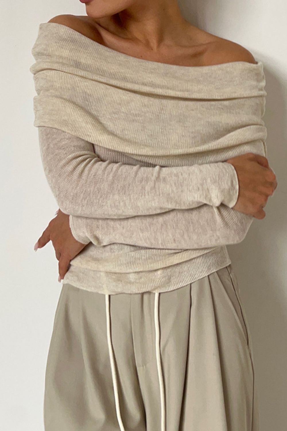 Off-Shoulder Long Sleeve Knit Top - felvior