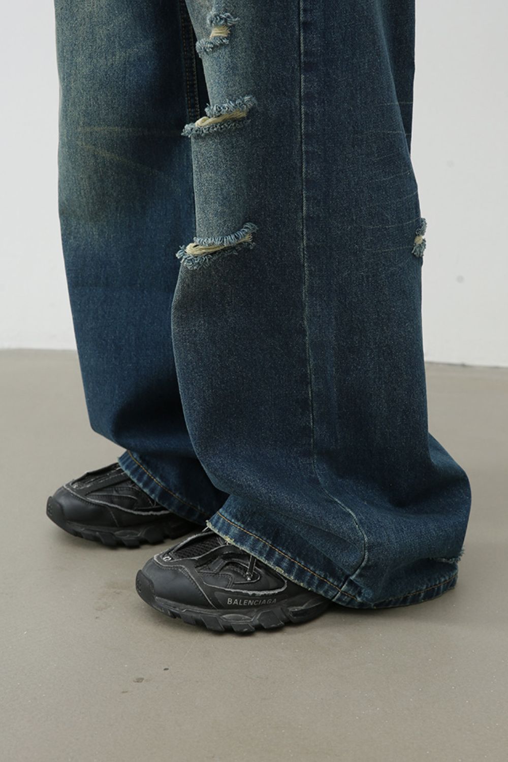 Men's Distressed Wide Leg Jeans