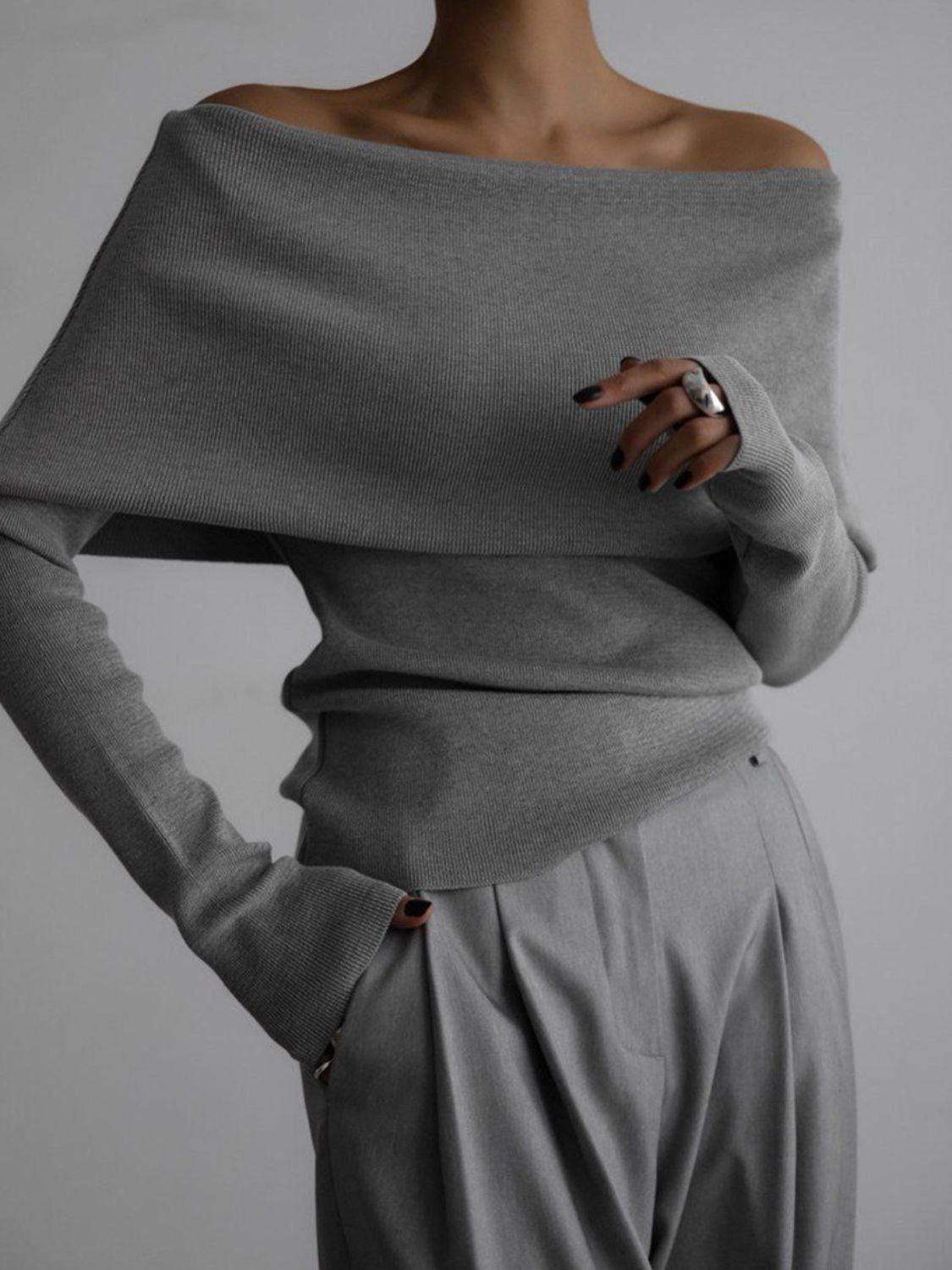Off-Shoulder Long Sleeve Knit Top - felvior