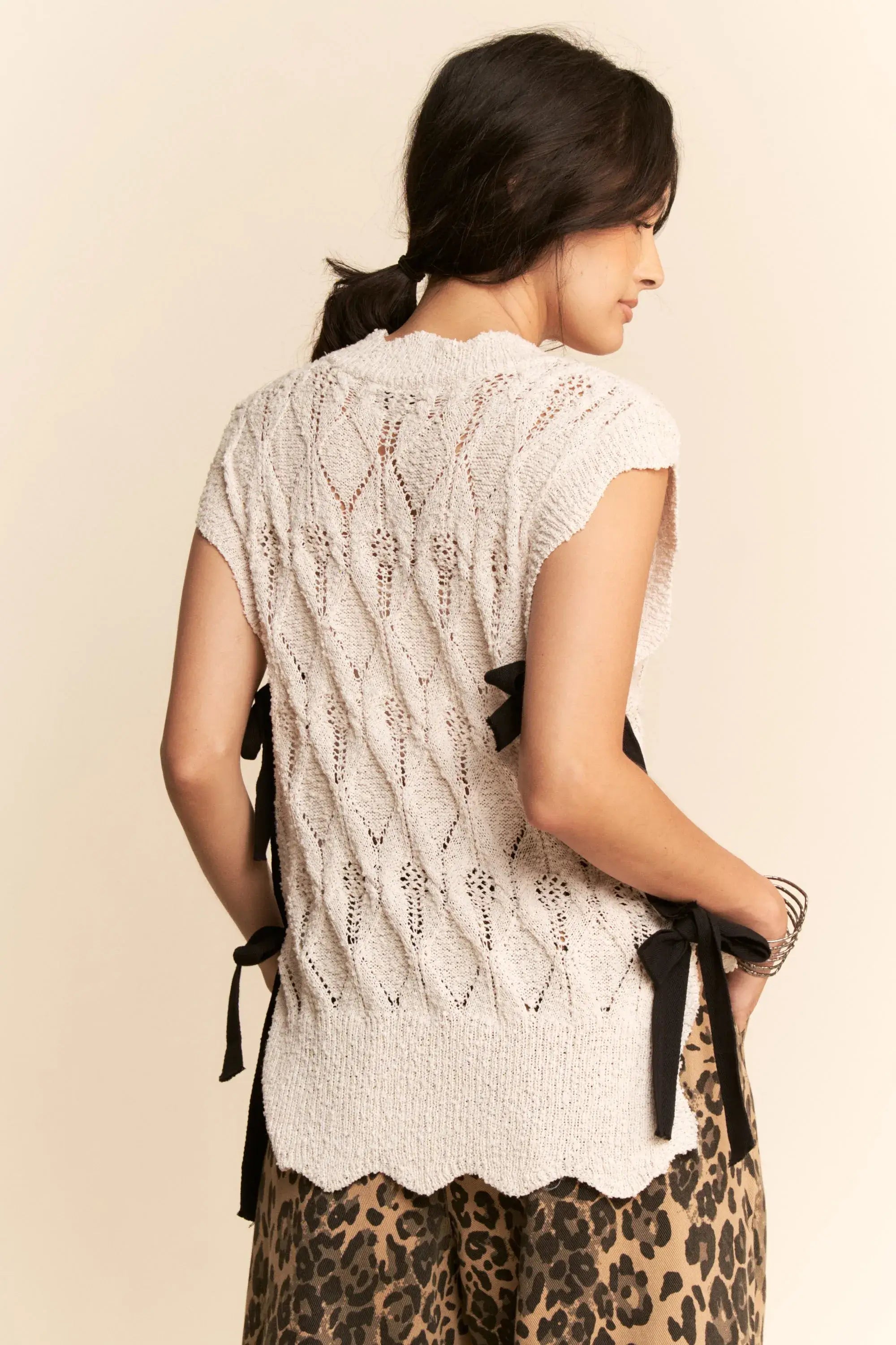 Davi & Dani Ribbon Bow Ties Scalloped Trim Knit Semi Crop Top