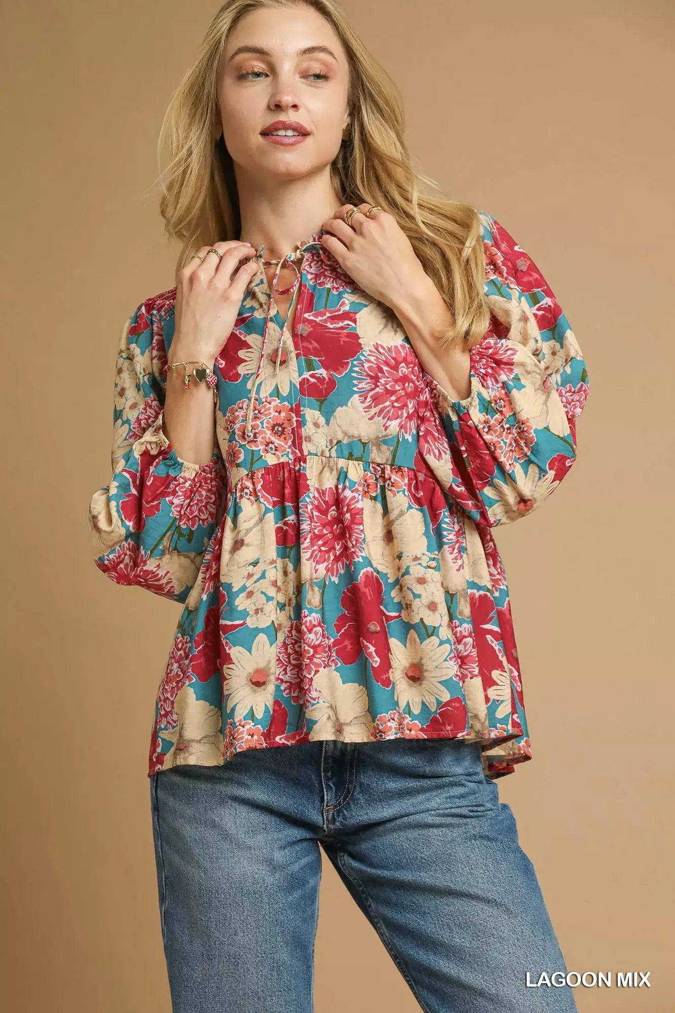 Umgee Mix Floral Peplum Blouse with Tie Neck Image principale du produit