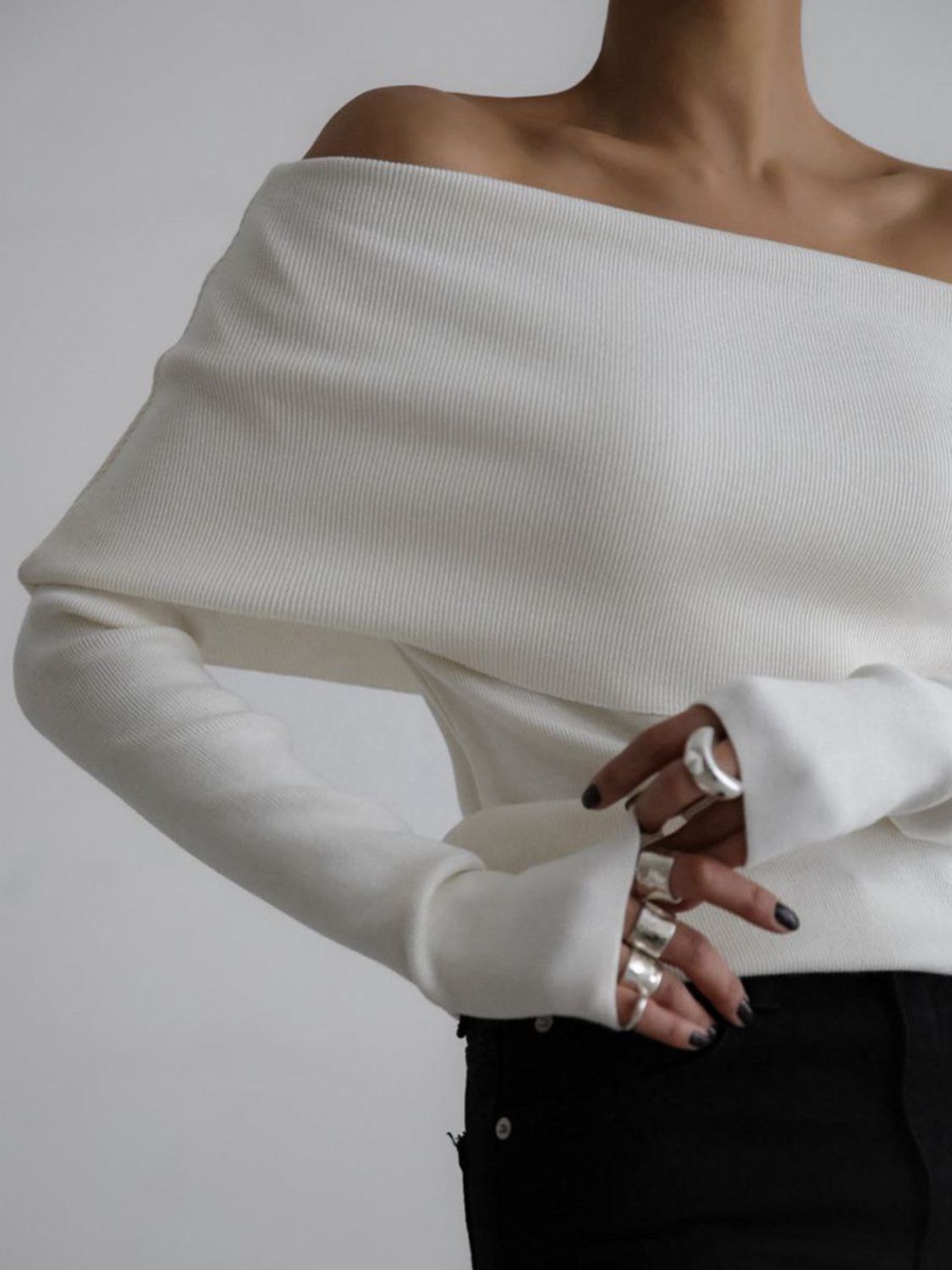 Off-Shoulder Long Sleeve Knit Top - felvior