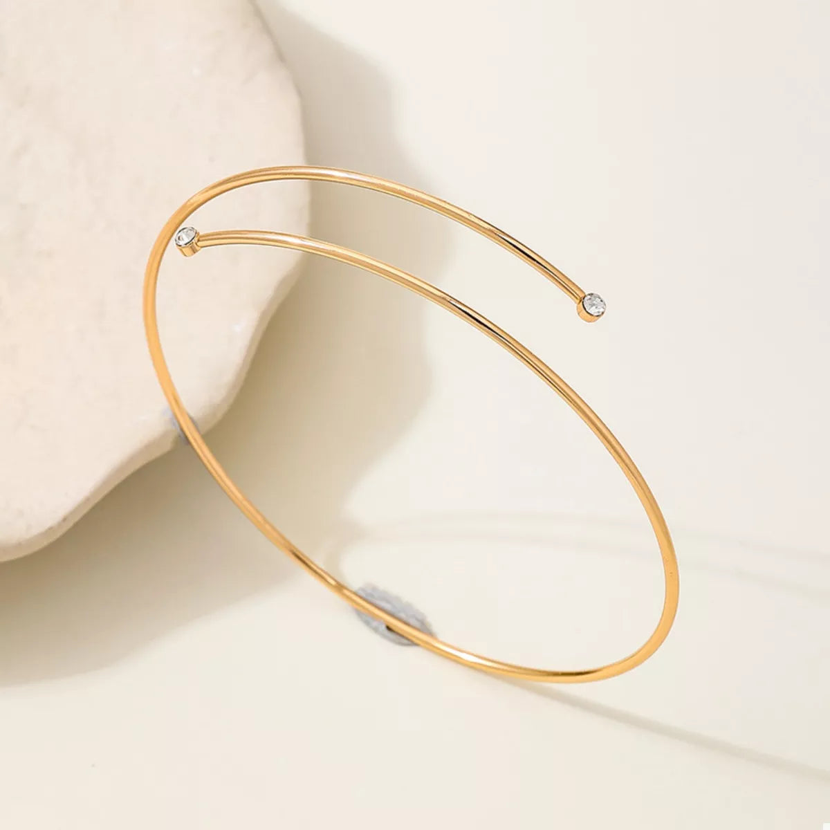 Delicate Gold Wire Upper Arm Bracelet Secondary image