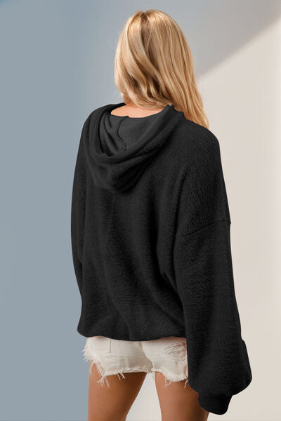 Double Take – Langärmliger Kapuzenpullover in voller Größe mit halbem Reißverschluss und Kängurutasche Zweitbild