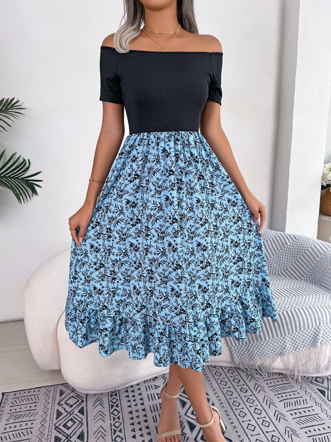 Printed Off-Shoulder Ruffle Hem Dress Hauptbild