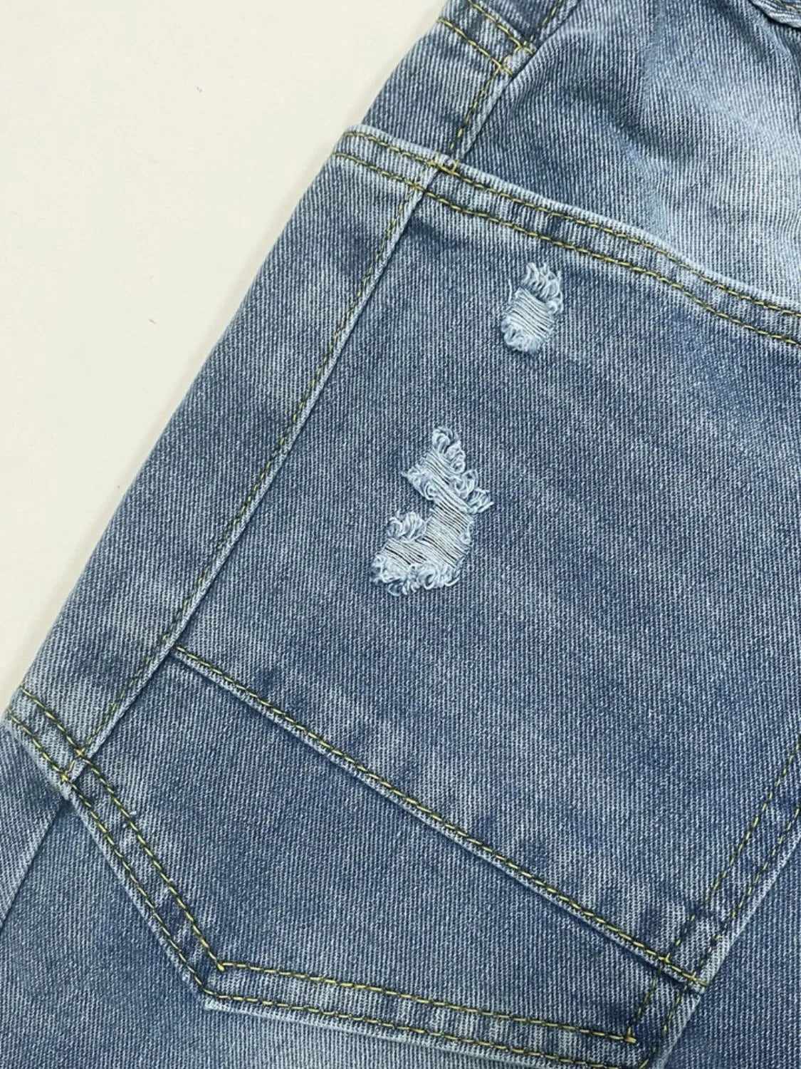 Distressed Jeans with Pockets