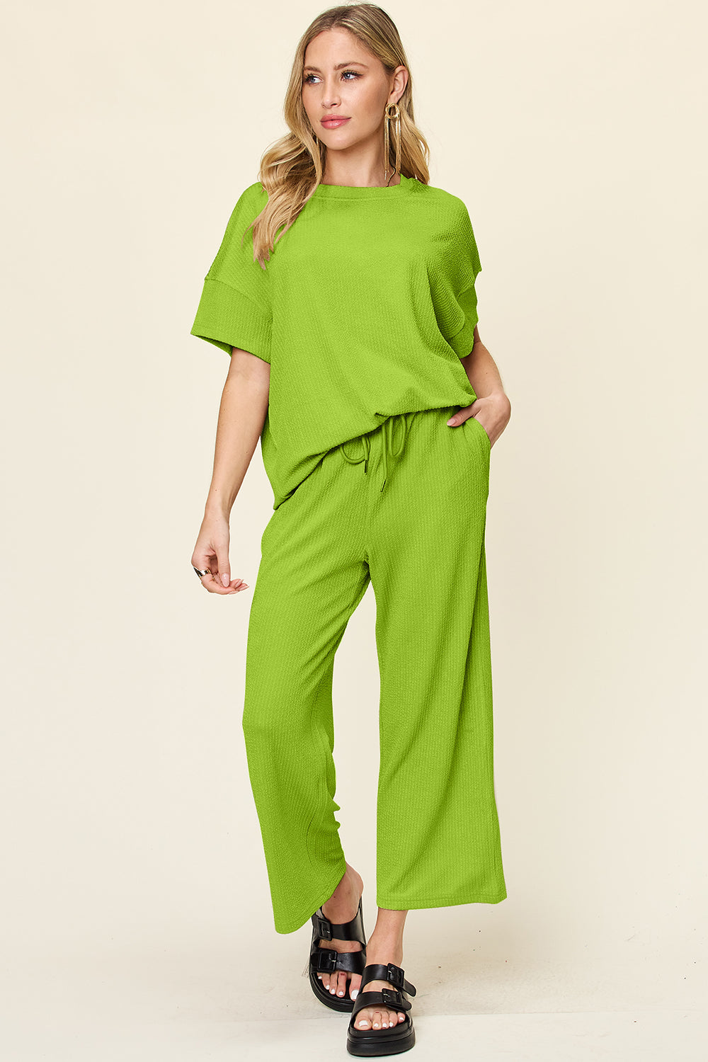 Double Take Full Size Texture Round Neck Short Sleeve T-Shirt and Wide Leg Pants Image principale du produit