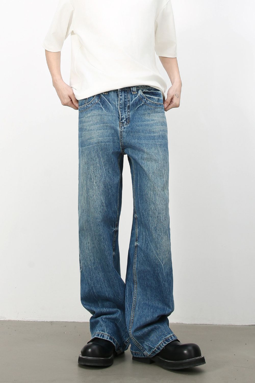 Men's Mid Rise Loose Fit Jeans