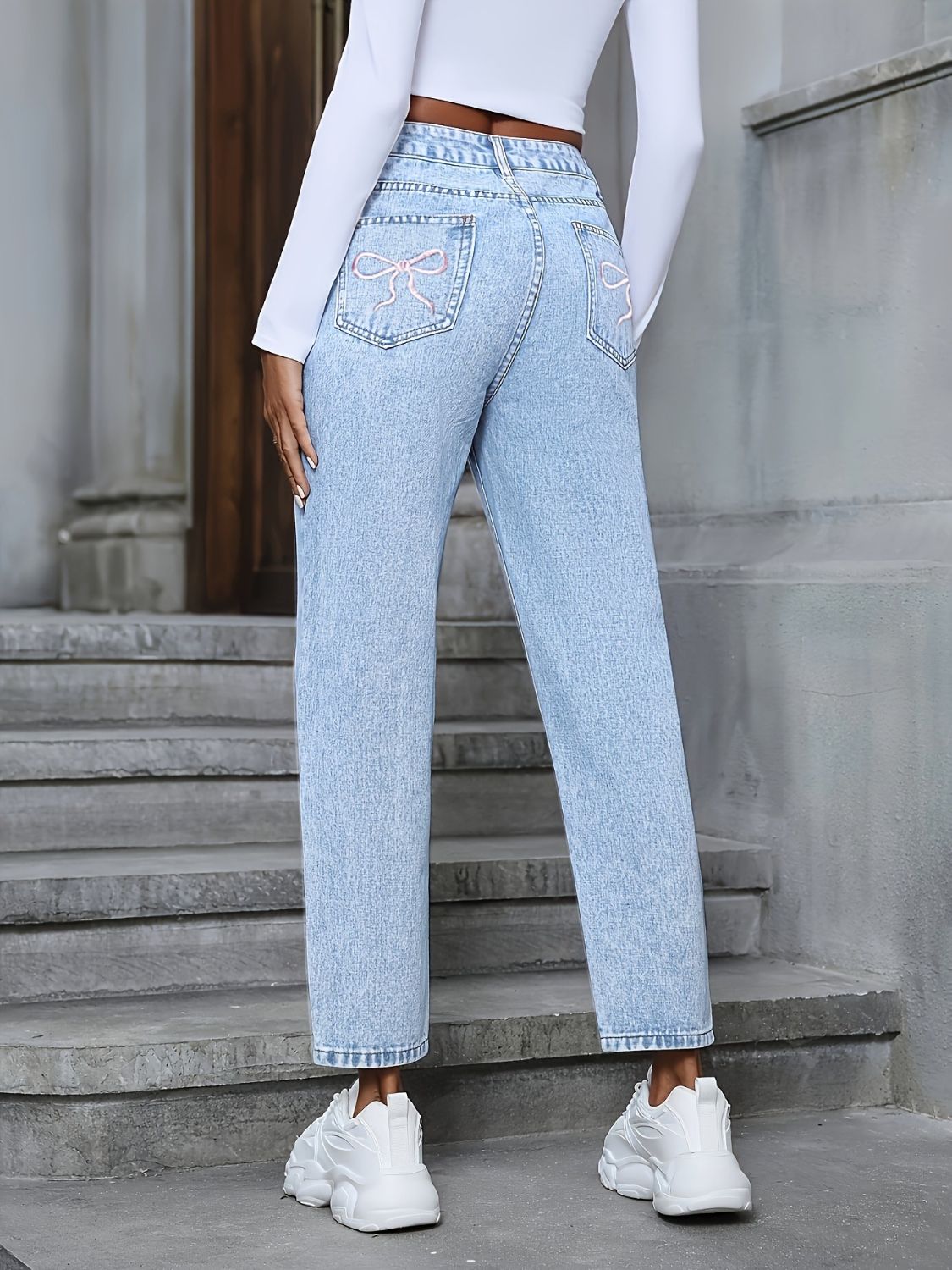 Distressed High Rise Jeans with Pockets - felvior