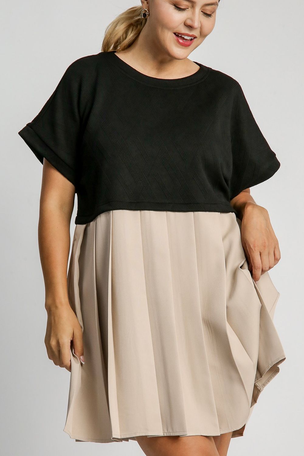 Umgee Full Size Round Neck Pleated Dress with Side Pockets Plus Size - felvior