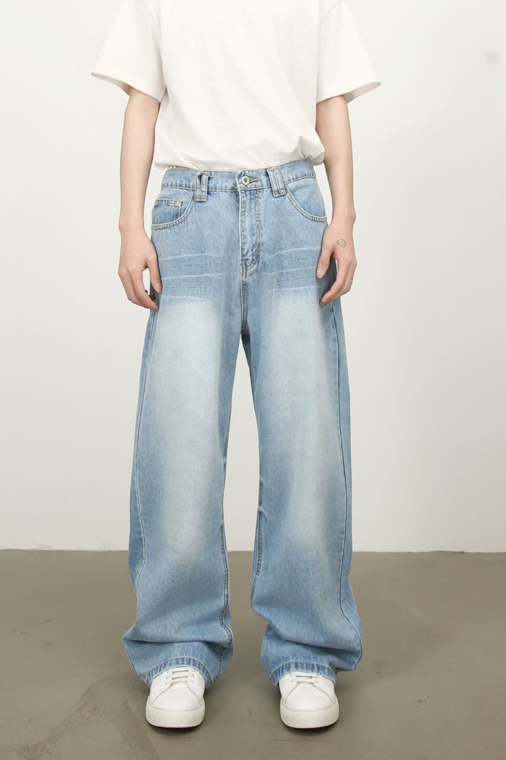 Men's Mid Rise Wide Leg Jeans with Pockets Hauptbild